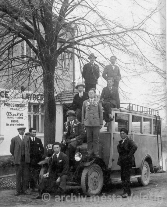 1927 autobus Alk ped restaurac U Layrer