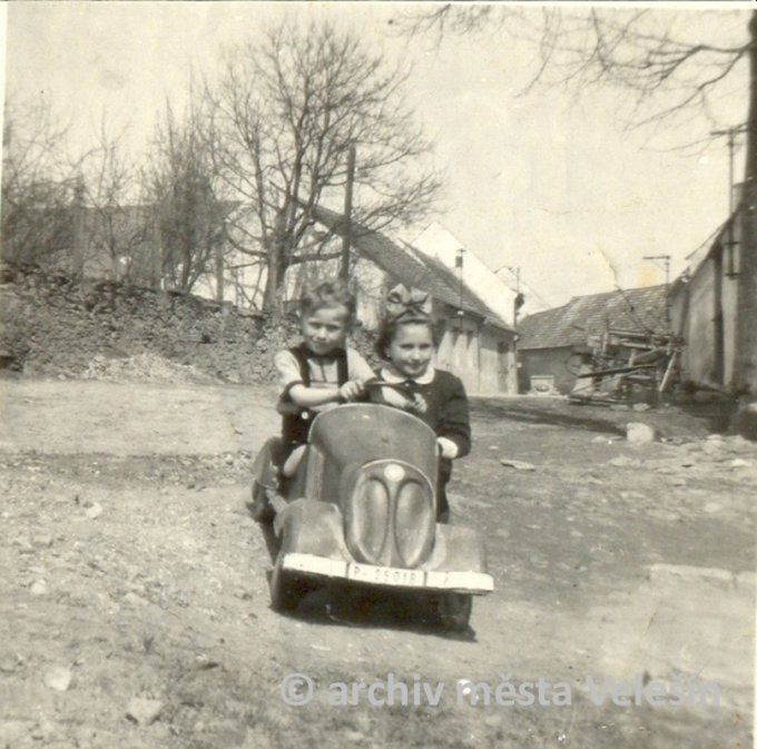 1951 u Slad, Mirek Slad a Jika Chuchlov