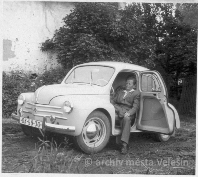 Jmno_ 1956 Renault 4CV pana Jaromra Foitla