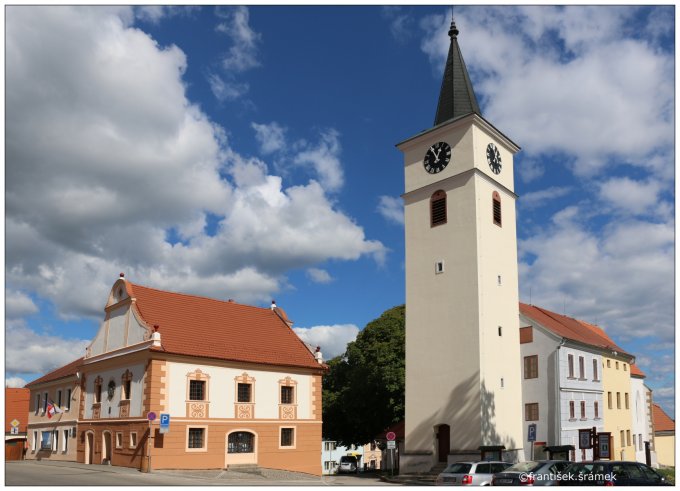 Bval kostel sv. Filipa a Jakuba a radnice5